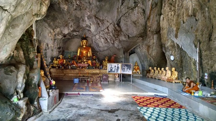 Templo en la Cueva de Chiang Rai - Wat Tham Phra