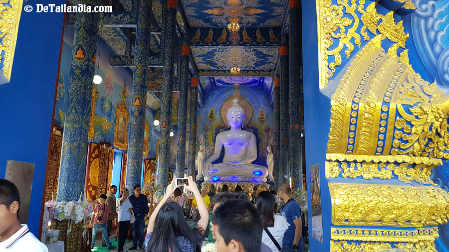 Interior del Templo Azul de Chiang Rai