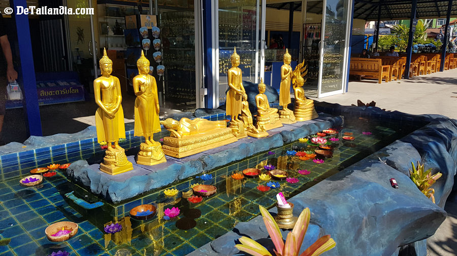 Representaciones de Buda en el Templo Azul de Chiang Rai